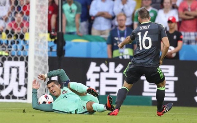 Ledley coi thường màn trình diễn của C.Ronaldo 