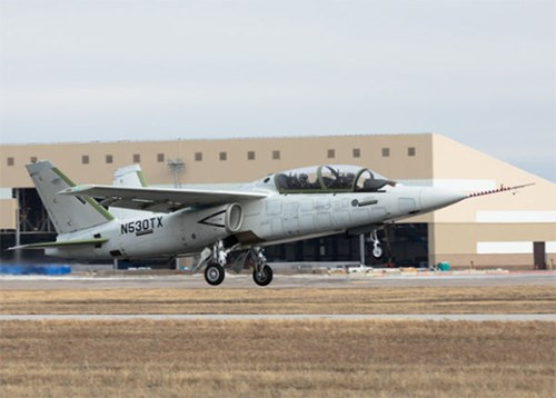 Cường kích Scorpion trong chuyến bay thử nghiệm đầu tiên.