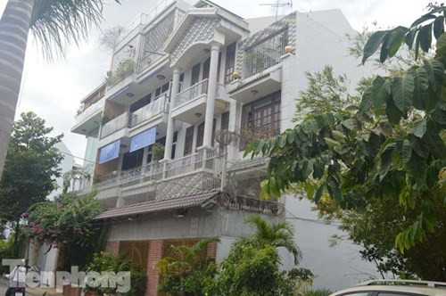 Khu biệt thự được cho là của ông Giang Văn Hiển (SN 1950, bố của Giang Kim Đạt) tại phường Bình An, quận 2, TPHCM Bố đẻ của Giang Kim Đạt bị truy tố về tội rửa tiền