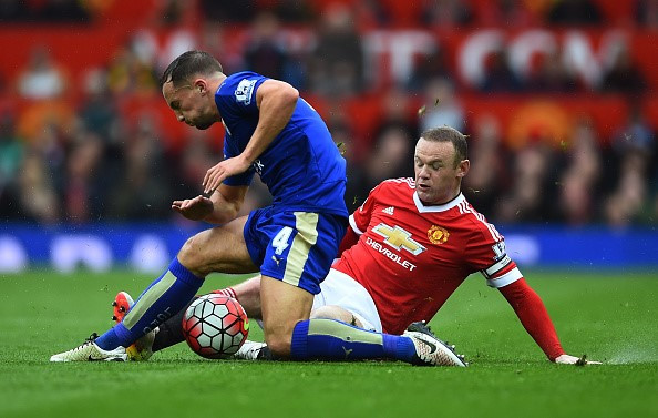 M.U buộc Leicester City tạm hoãn ngày lên ngôi 