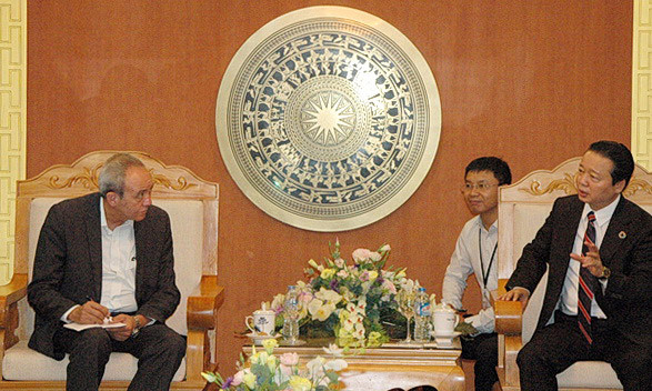 Bộ trưởng Bộ TN&MT Trần Hồng Hà làm việc với các chuyên gia quốc tế chiều 2/5. Ảnh: monre.gov.vn