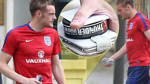 Tiền đạo Anh dùng chất kích thích trước trận gặp xứ Wales