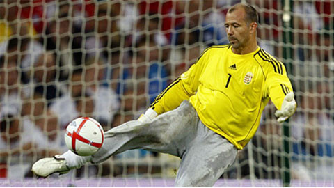 Quần nỉ của thủ môn Hungary được đem vào bảo tàng