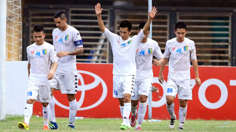 Văn Quyết lập công, HN.T&T tái chiếm ngôi đầu V.League