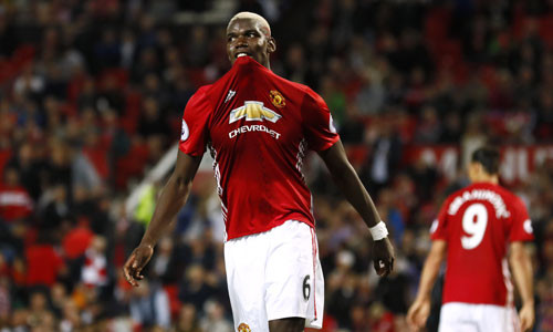 Pogba khuyên CĐV M.U bỏ bạn gái để giữ kiểu tóc