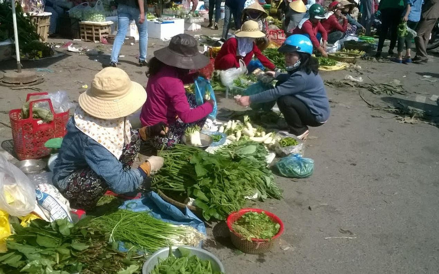 Hàng rau của các tiểu thương chợ Đông Hà. Ảnh: Thanh Trần. 