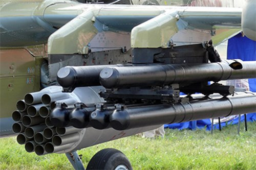 Đạn tên lửa Vikhr-1 lắp dưới cánh máy bay trực thăng Ka-52. 