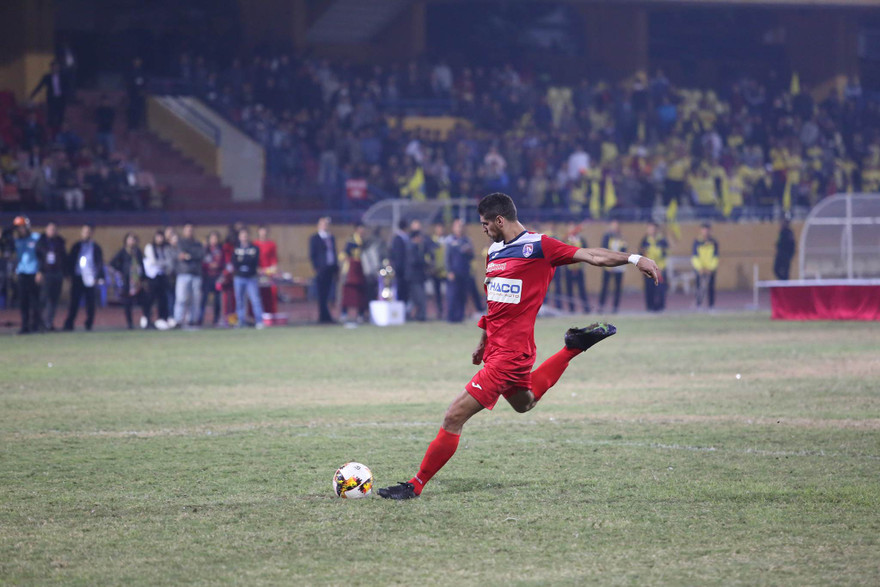 Cận cảnh màn 'đấu súng' giúp Than Quảng Ninh đoạt Siêu Cup