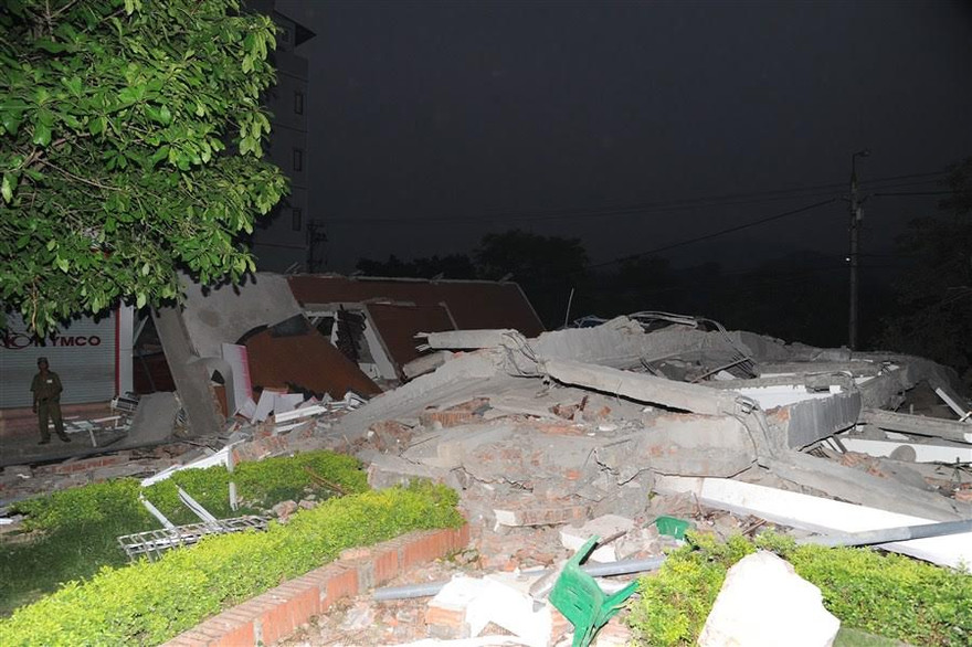 Khoảng 3h sáng 17/4, ngôi nhà 5 tầng của ông Nguyễn Hữu Điếm tại tổ 30, phố Kim Đồng, phường Hợp Giang, thành phố Cao Bằng bất ngờ sập đổ. 