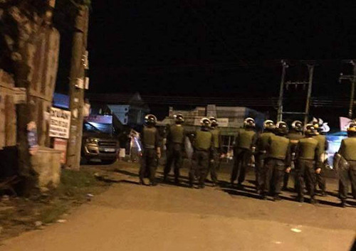 Cảnh sát được huy động chốt chặn các tuyến đường để bắt các học viên trốn trại. Ảnh: Vnexpress.