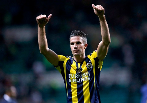 Van Persie thi đấu 105 trận và ghi 58 bàn cho M.U trước khi chuyển sang Fenerbahce với giá 3,84 triệu bảng vào Hè 2015.