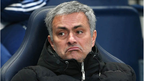 HLV Mourinho chưa thể tới MU 