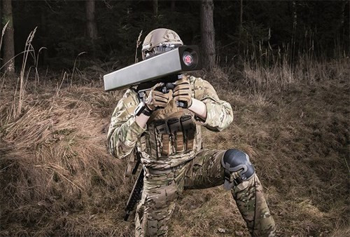 Tổ hợp tên lửa vác vai Enforcer. 