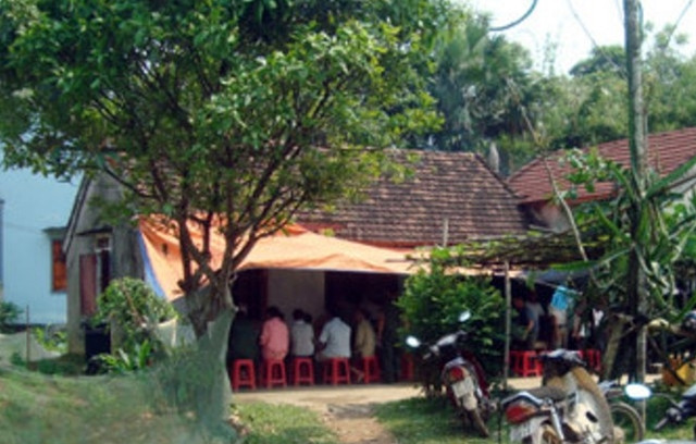 Gia đình đang chuẩn bị làm lễ an táng cho cháu T.