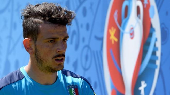 Tuyển thủ Italy hồi hương chăm vợ đẻ