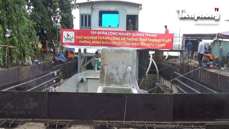 Sau thời giam thí điểm, TPHCM chính thức thuê siêu máy bơm chống ngập.