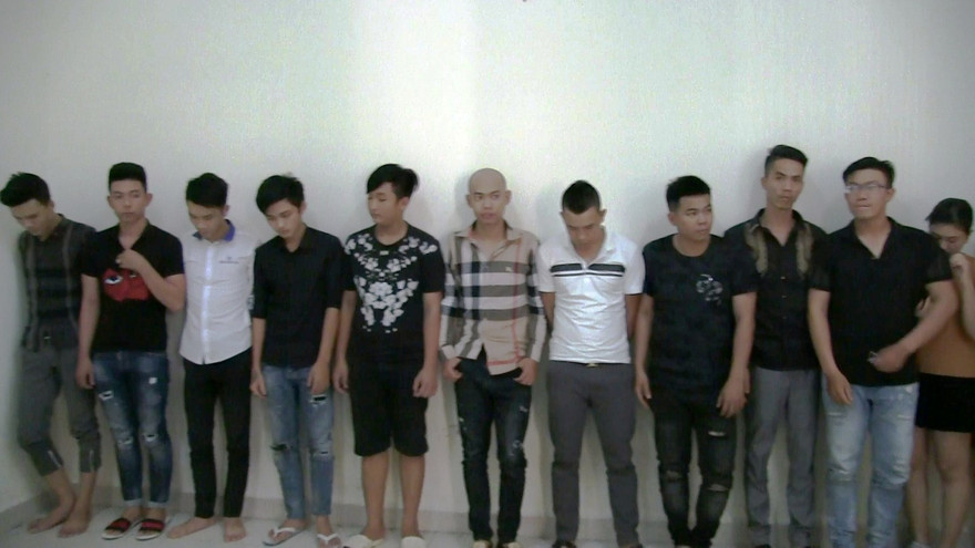 Nhóm thanh niên sử dụng ma tuý bị bắt.