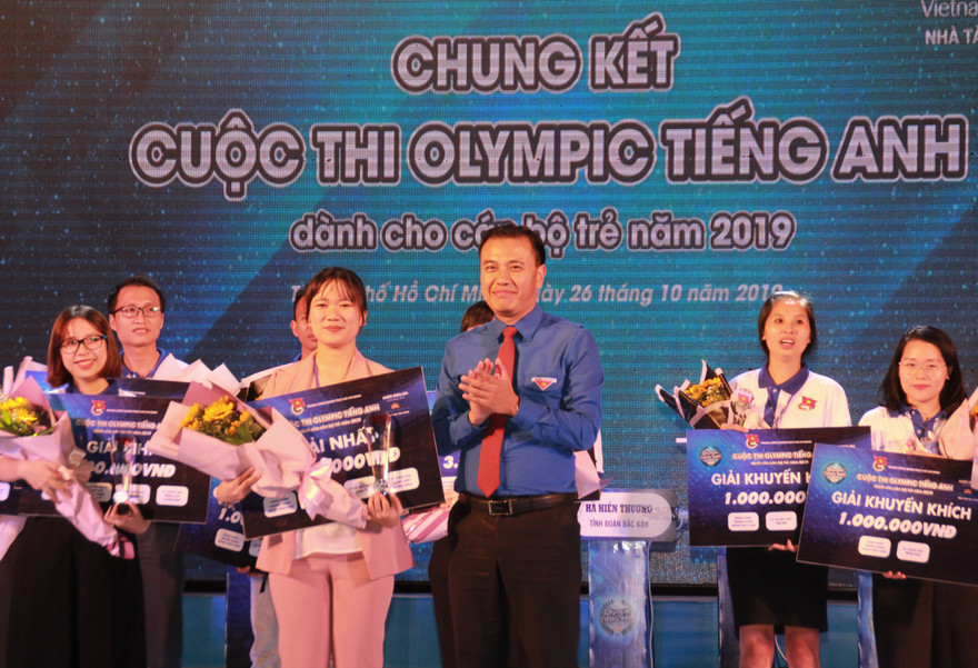 Nguyễn Hà Linh đoạt giải nhất cuộc thi Olympic tiếng Anh cho cán bộ trẻ năm 2019