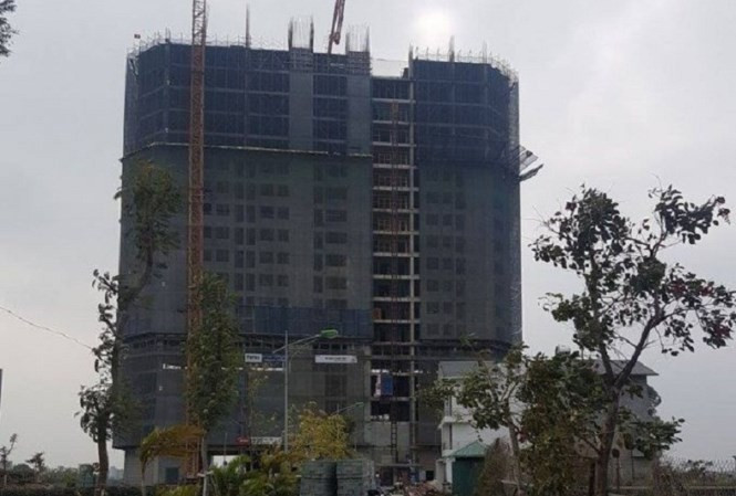 Tòa nhà HH1 đường Đại Mỗ của Cty CP đầu tư địa ốc Alaska bị đình chỉ hoạt động xây dựng.
