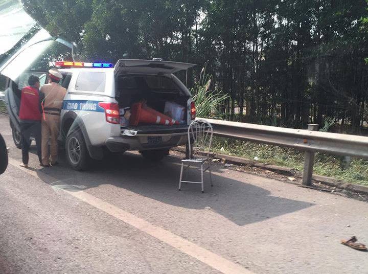 Thiếu tá CSGT bị xe máy “kẹp 3” đâm trúng trên cao tốc đã tử vong