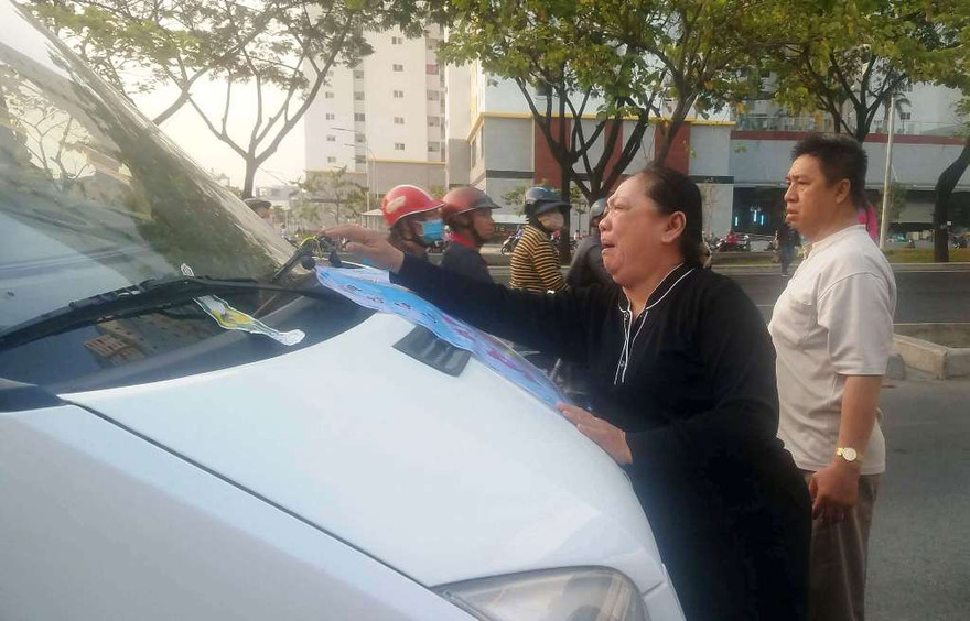 Người phụ nữ liên tục gọi con mình trong đau đớn.