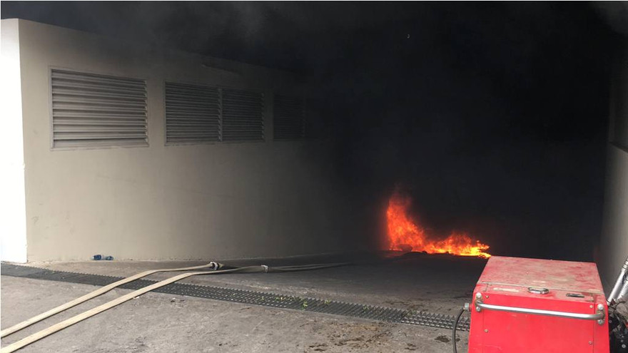 Máy bơm bốc cháy khiến cư dân hốt hoảng.