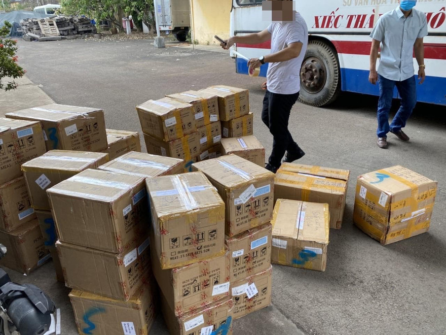 Hơn 5.000 hộp mỹ phẩm rởm của bà Thảo bị thu giữ.