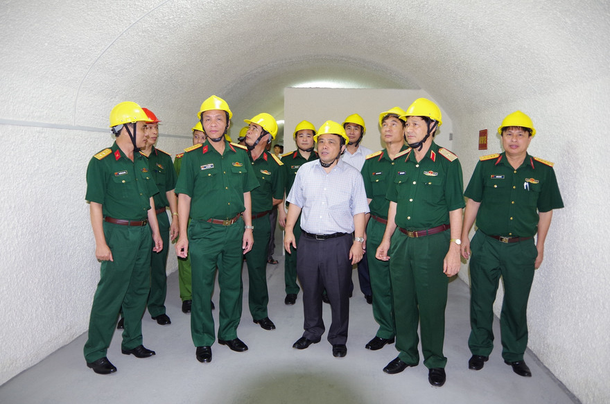 Lãnh đạo Quân khu 4, UBND tỉnh, Bộ CHQS tỉnh Nghệ An tham quan, nghiệm thu công trình phòng thủ trên địa bàn tỉnh