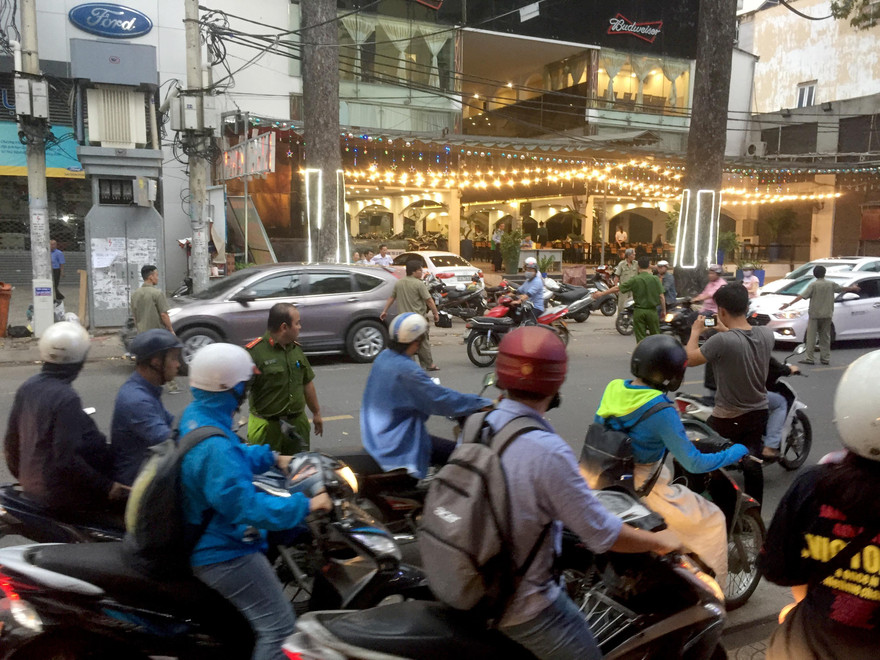 Lực lượng chức năng điều tra vụ việc.