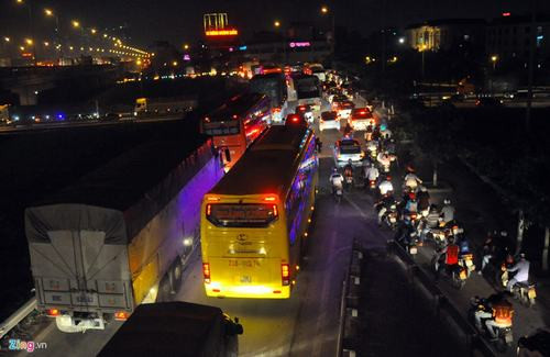 Cao tốc Pháp Vân - Cầu Giẽ ùn ứ hơn 10km