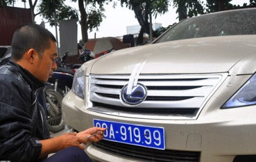 Chưa thu hồi hết 516 biển xanh tư nhân