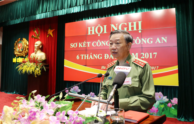 Thượng tướng Tô Lâm, Ủy viên Bộ Chính trị, Bí thư Đảng ủy CATW, Bộ trưởng Bộ Công an phát biểu khai mạc Hội nghị. Ảnh: Công an nhân dân.