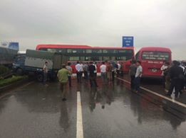 Hiện trường vụ tai nạn trên cao tốc Pháp Vân.