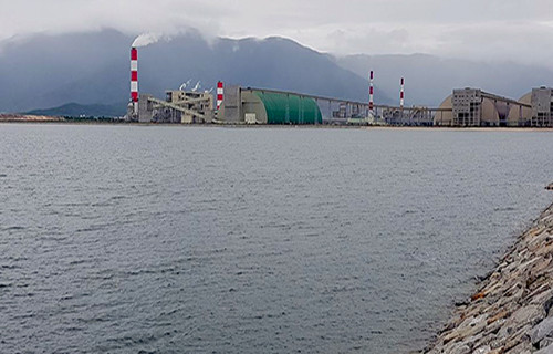 Bãi xỉ lấn biển của Formosa. Ảnh: VnExpress