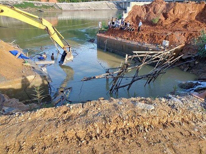 Vị trí cầu Vòm sập khiến 3 người tử vong. 