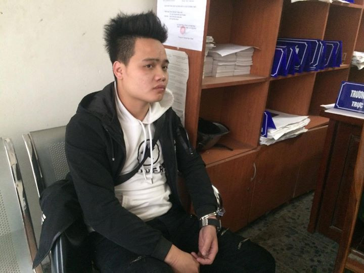 Đặng Đình Thạch tại cơ quan công an.