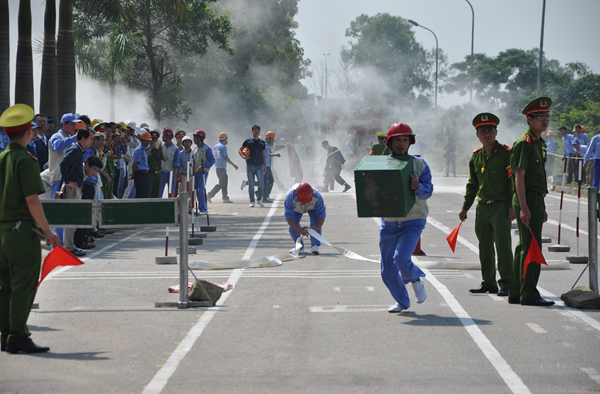 Diễn tập chữa cháy cho các tòa chung cư cũ