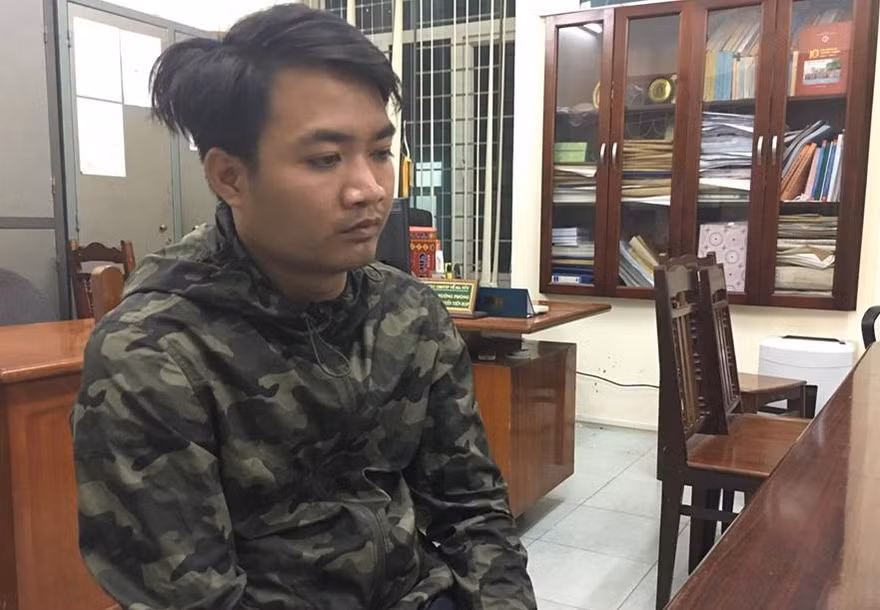 Đối tượng Bùi Văn Biên tại cơ quan cảnh sát.
