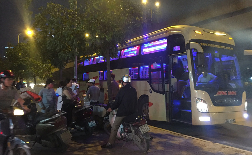 TTGT phạt gần 2.000 lượt ô tô dừng đỗ, đón trả khách sai quy định