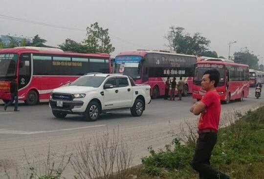 Cận cảnh đoàn xe dài hàng trăm mét trên cao tốc phản đối phân tuyến