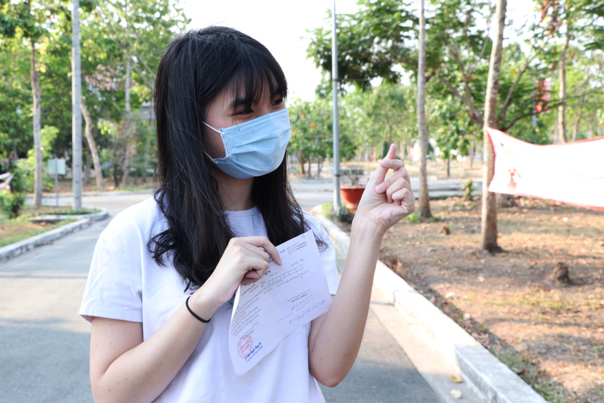 Bệnh nhân mắc COVID-19 thấy may mắn vì được về Việt Nam chữa bệnh