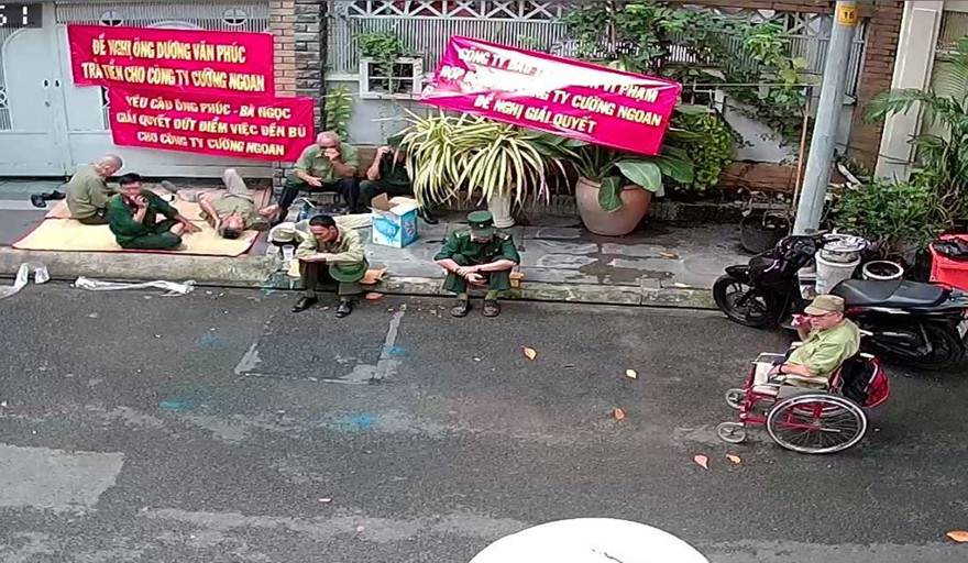 Nhóm người tự xưng cựu chiến binh đến 'khủng bố' công ty ở Sài Gòn.