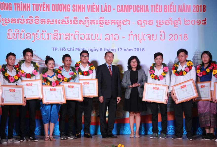 Tuyên dương 130 sinh viên Lào, Campuchia tiêu biểu năm 2018