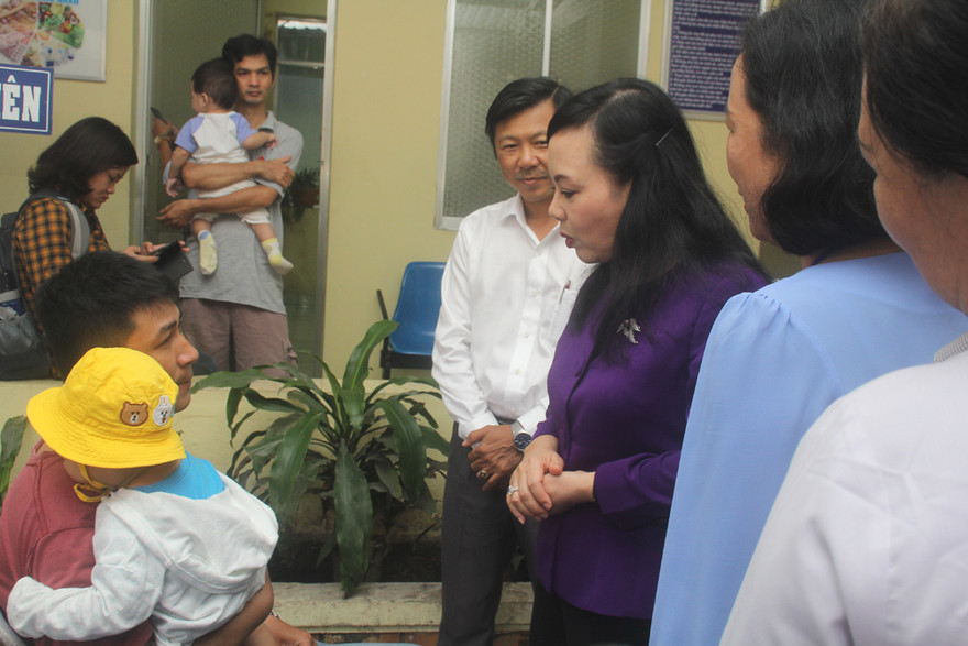 Bộ trưởng Bộ Y tế: 'Đừng để người dân phát hoảng'