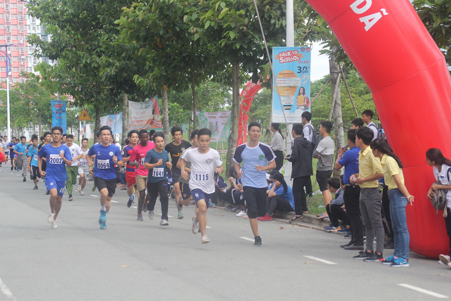 Ca sỹ Hải Yến khuấy động ngày hội Tân sinh viên TPHCM 2018