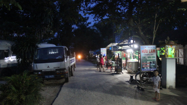 Sau khi nổ súng bắn người truy đuổi tên cướp trộm xe đạp bỏ trốn.