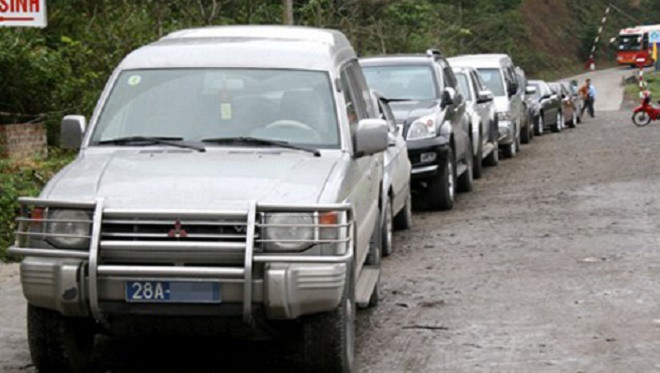 Theo quy định mới, thủ trưởng các cơ quan ngang bộ, cấp lãnh đạo như bí thư tỉnh trực thuộc trung ương được sử dụng xe công, trong thời gian công tác, với giá tối đa là 1,1 tỷ đồng. Ảnh: Bá Đô.