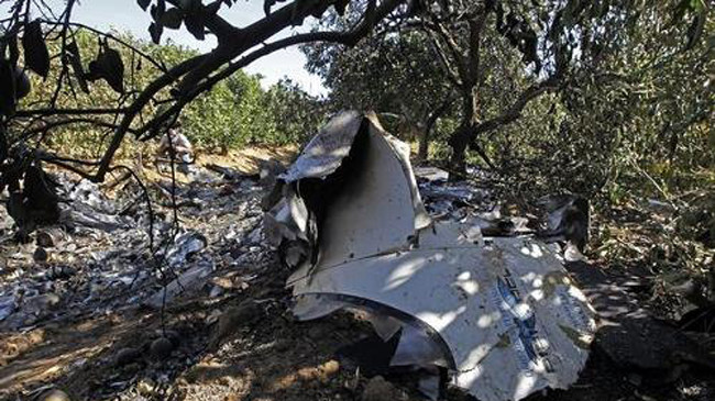 Xác máy bay sau khi phát nổ tại hiện trường vụ tai nạn. Ảnh: Mirror