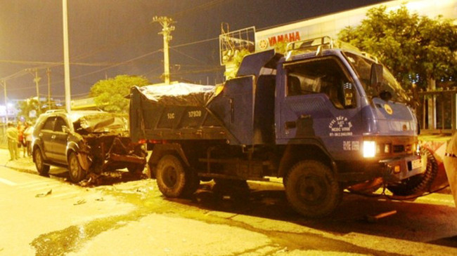 Hiện trường vụ tai nạn đêm 1/8. Ảnh: M.K.