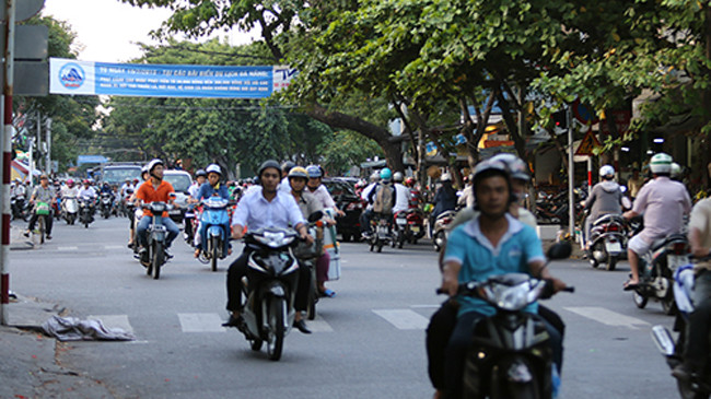 Đường Ông Ích Khiêm - nơi công an nổ súng để khống chế hai nhóm thanh niên. Ảnh: Nguyễn Đông.